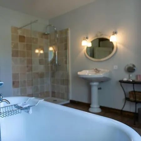 Gite La Bourdette, Au Calme Pour 10pers Avec Piscine Chauffee Et Jacuzzi Сasa de vacaciones *