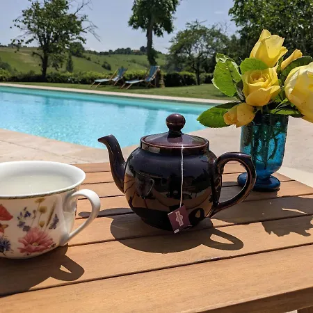 Gite La Bourdette, Au Calme Pour 10pers Avec Piscine Chauffee Et Jacuzzi Сasa de vacaciones