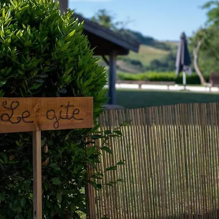 Сasa de vacaciones Gite La Bourdette, Au Calme Pour 10pers Avec Piscine Chauffee Et Jacuzzi Montbernard