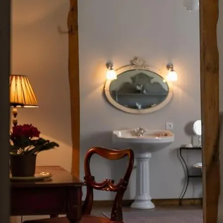 Сasa de vacaciones Gite La Bourdette, Au Calme Pour 10pers Avec Piscine Chauffee Et Jacuzzi *