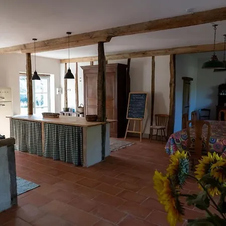 Gite La Bourdette, Au Calme Pour 10pers Avec Piscine Chauffee Et Jacuzzi Montbernard