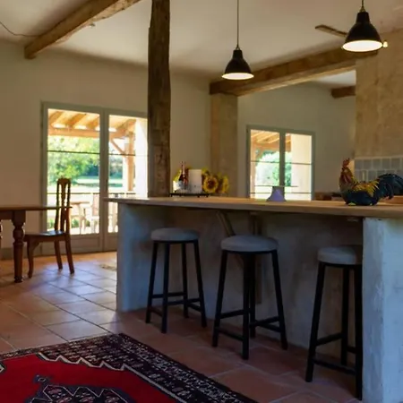 Gite La Bourdette, Au Calme Pour 10pers Avec Piscine Chauffee Et Jacuzzi Сasa de vacaciones