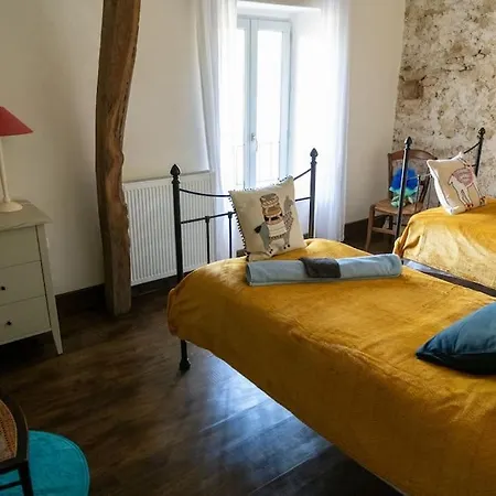 Gite La Bourdette, Au Calme Pour 10pers Avec Piscine Chauffee Et Jacuzzi *
